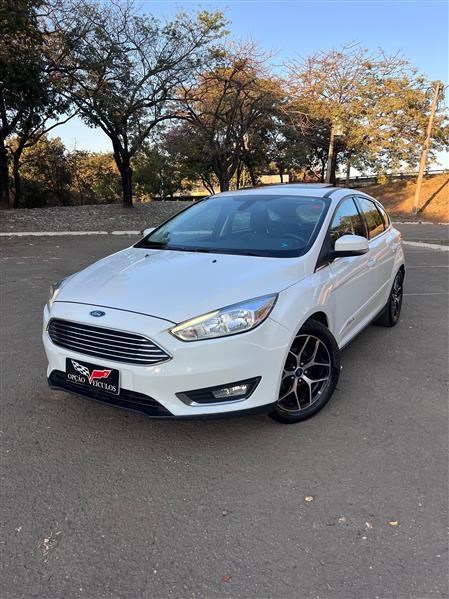 //www.autoline.com.br/carro/ford/focus-20-hatch-titanium-plus-16v-flex-4p-automatiza/2017/ipatinga-mg/24881409