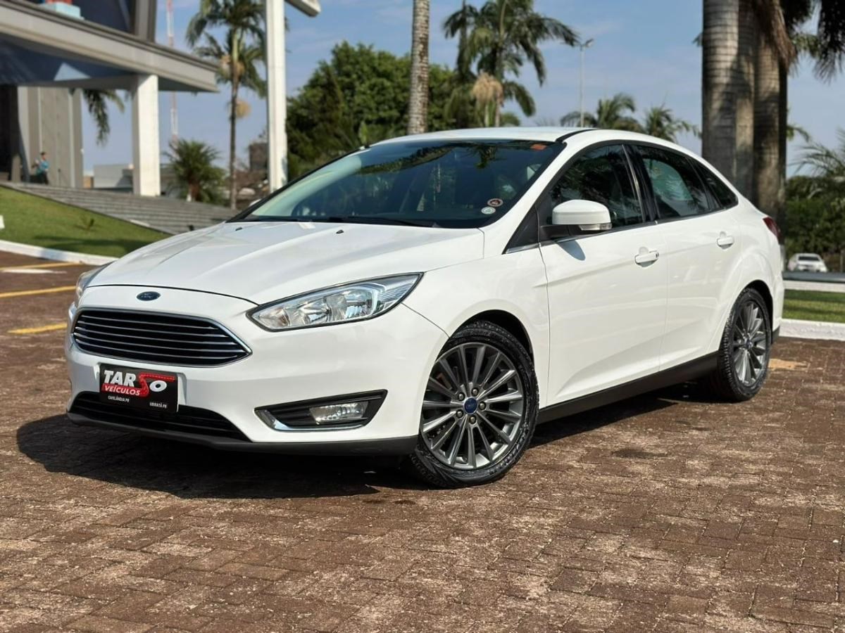 //www.autoline.com.br/carro/ford/focus-20-sedan-titanium-fastback-16v-flex-4p-automa/2016/cafelandia-pr/24903295