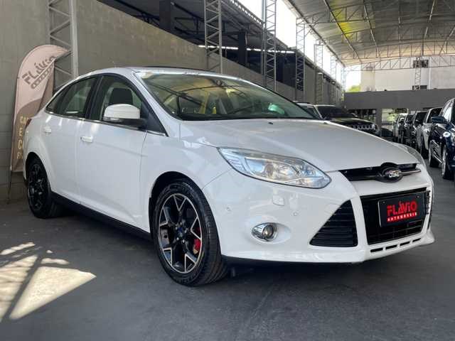 //www.autoline.com.br/carro/ford/focus-20-sedan-titanium-16v-flex-4p-powershift/2015/fortaleza-ce/24913998