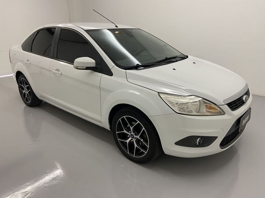 //www.autoline.com.br/carro/ford/focus-20-sedan-glx-16v-flex-4p-manual/2013/brasilia-df/24931901