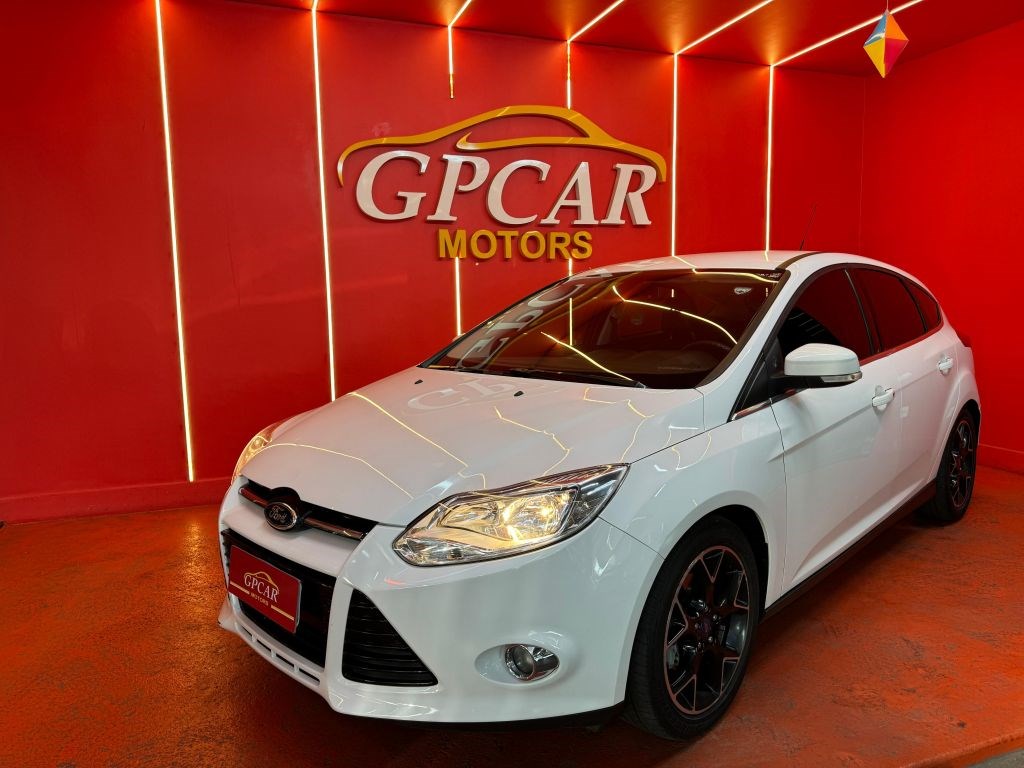 //www.autoline.com.br/carro/ford/focus-20-hatch-titanium-plus-16v-flex-4p-powershift/2015/goiania-go/24932977