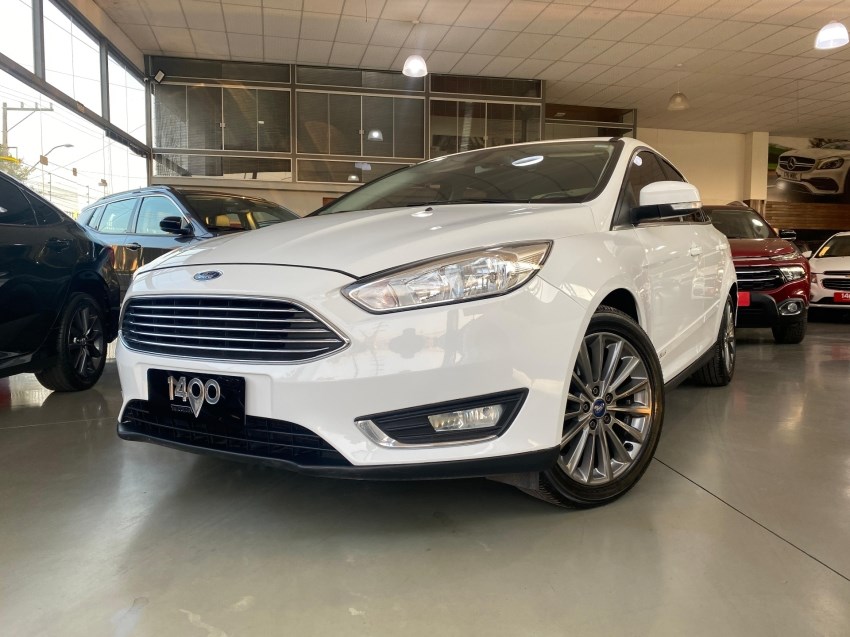 //www.autoline.com.br/carro/ford/focus-20-sedan-titanium-fastback-16v-flex-4p-automa/2016/novo-hamburgo-rs/24954103