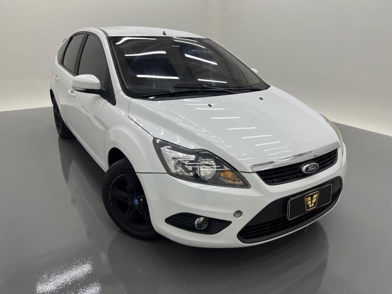 //www.autoline.com.br/carro/ford/focus-16-hatch-gl-16v-flex-4p-manual/2013/campo-grande-ms/25006832