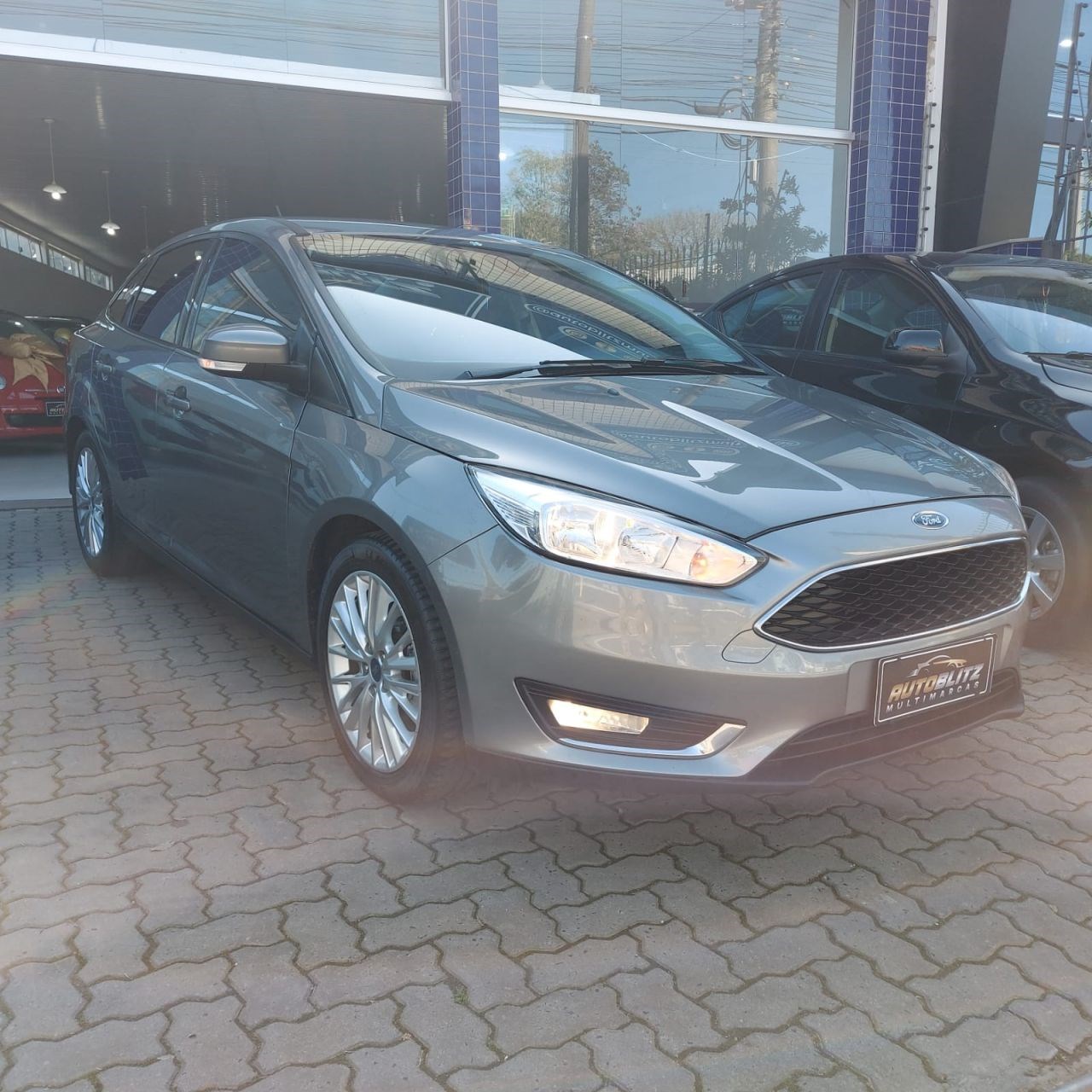 //www.autoline.com.br/carro/ford/focus-20-sedan-titanium-plus-fastback-16v-flex-4p-a/2018/porto-alegre-rs/25028108