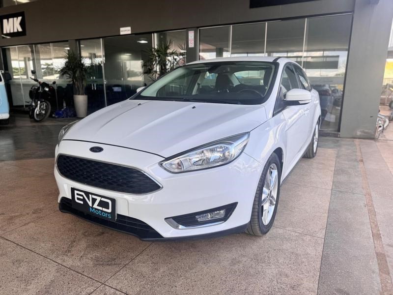 //www.autoline.com.br/carro/ford/focus-20-sedan-se-fastback-16v-flex-4p-automatizado/2016/brasilia-df/25028341