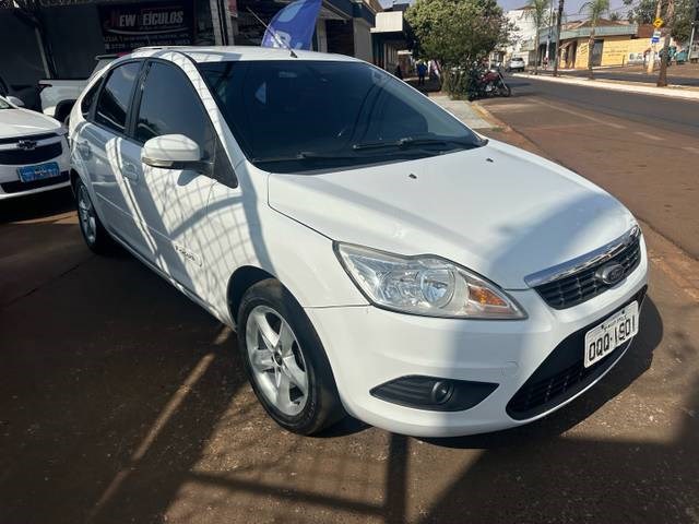 //www.autoline.com.br/carro/ford/focus-20-hatch-glx-16v-flex-4p-automatico/2013/ituverava-sp/25029495