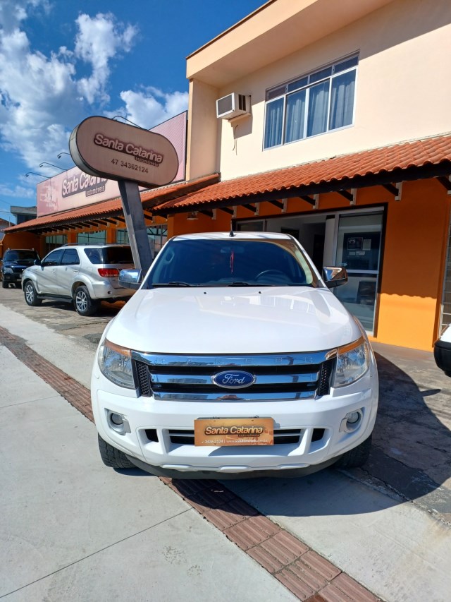 //www.autoline.com.br/carro/ford/ranger-32-xlt-cd-20v-diesel-4p-4x4-turbo-automatico/2015/joinville-sc/24104900