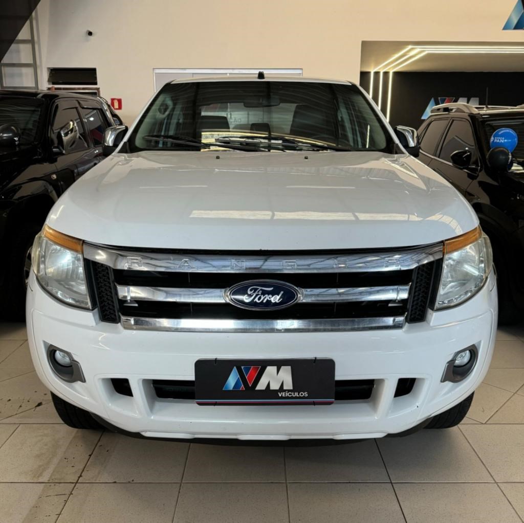 //www.autoline.com.br/carro/ford/ranger-32-xlt-cd-20v-diesel-4p-4x4-turbo-automatico/2015/uberlandia-mg/24738893