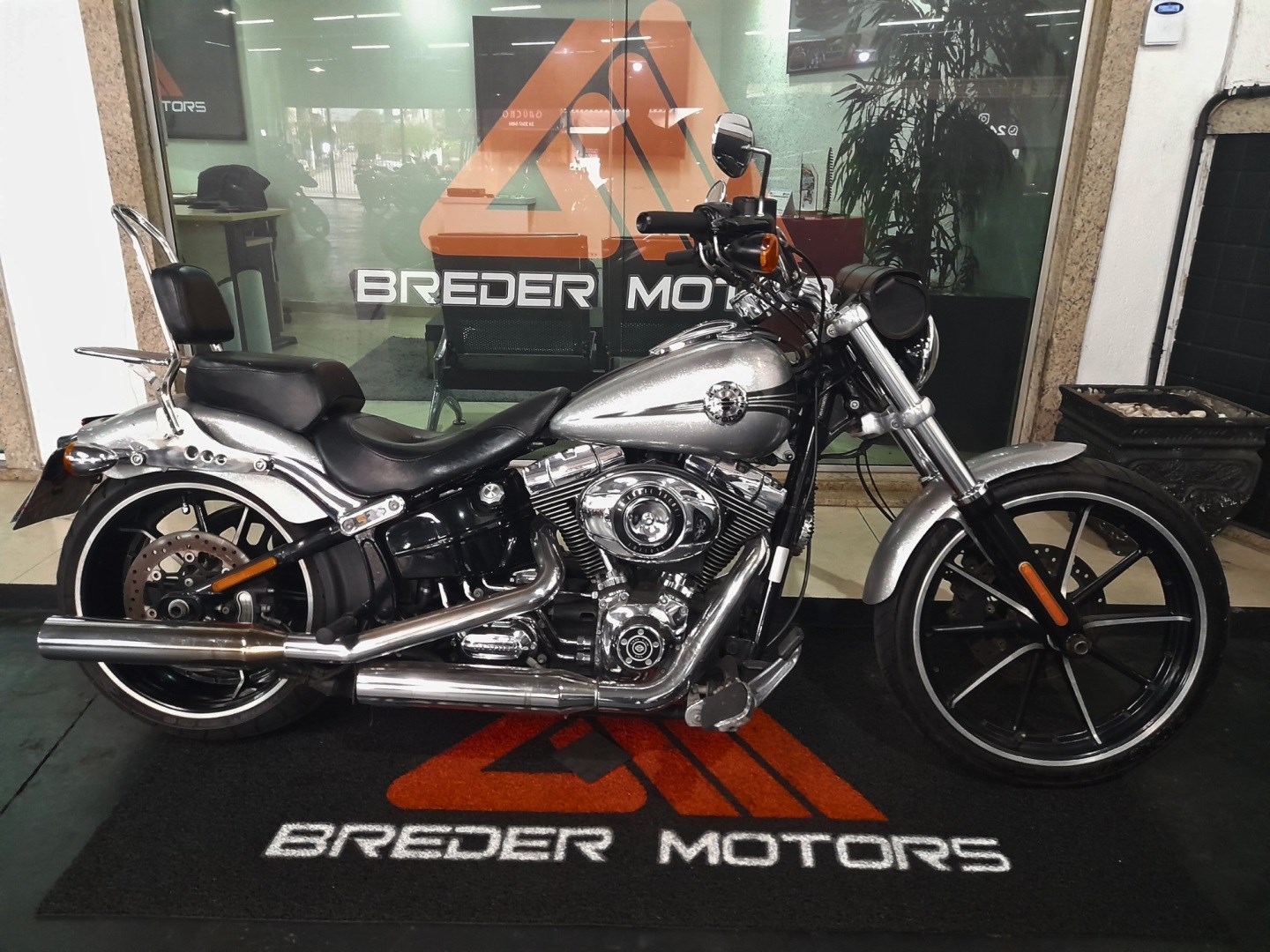 //www.autoline.com.br/moto/harley-davidson/softail-breakout-fxsb/2015/volta-redonda-rj/24783672