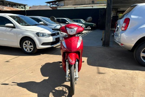 //www.autoline.com.br/moto/honda/biz-125-es-flex-etagas-aut-basico/2015/goiania-go/24669706
