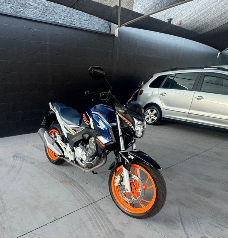 //www.autoline.com.br/moto/honda/cb-250-twister-flexflexone/2020/boituva-sp/24056961