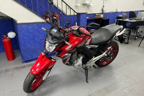 //www.autoline.com.br/moto/honda/cb-250-twister-flexflexone/2020/santo-andre-sp/24532329