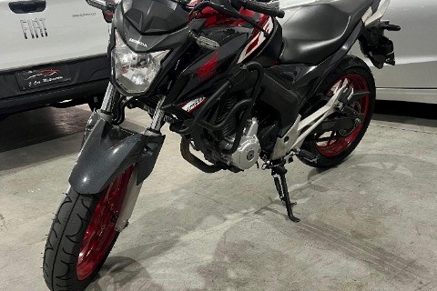 //www.autoline.com.br/moto/honda/cb-250-twister-flexflexone/2020/suzano-sp/24564680
