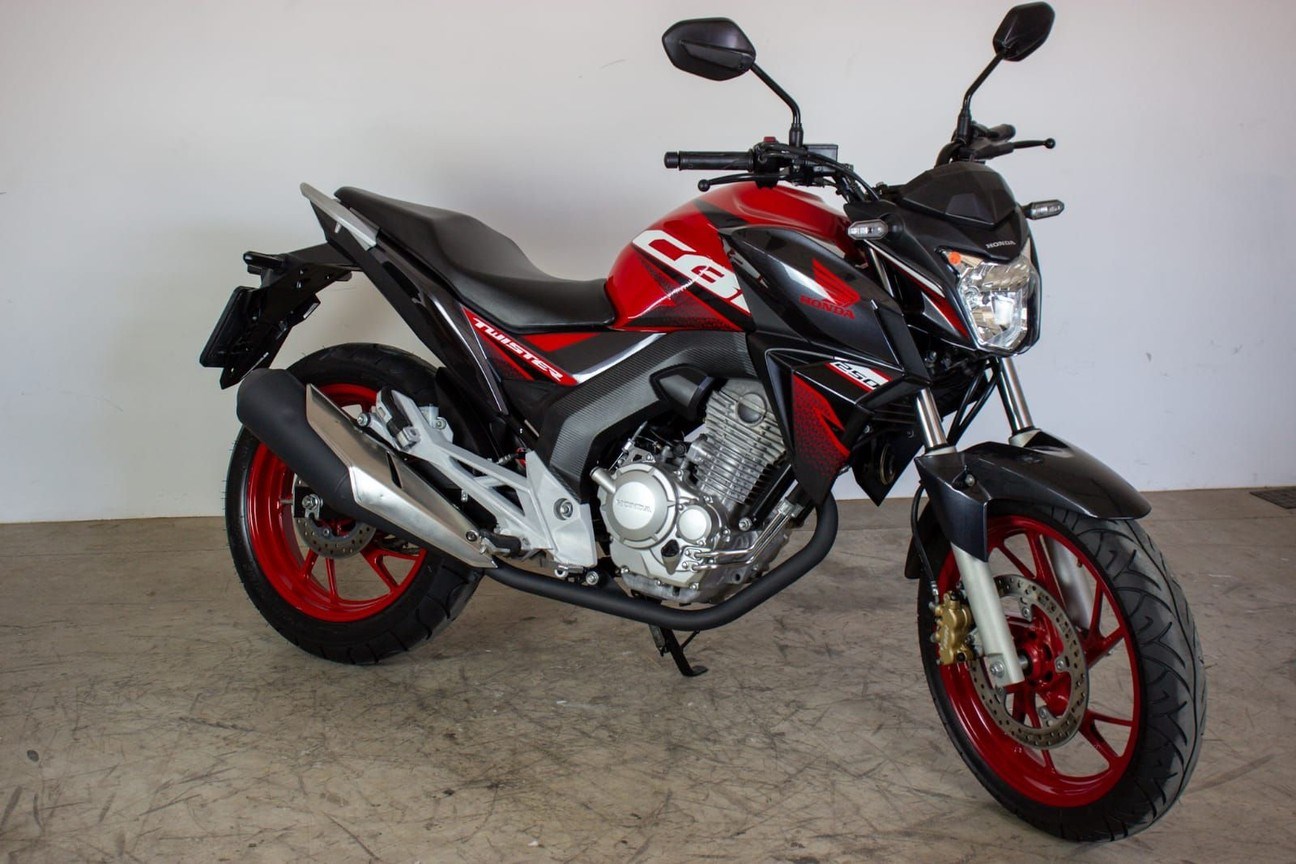 //www.autoline.com.br/moto/honda/cb-250-twister-flexflexone/2020/jundiai-sp/24987011