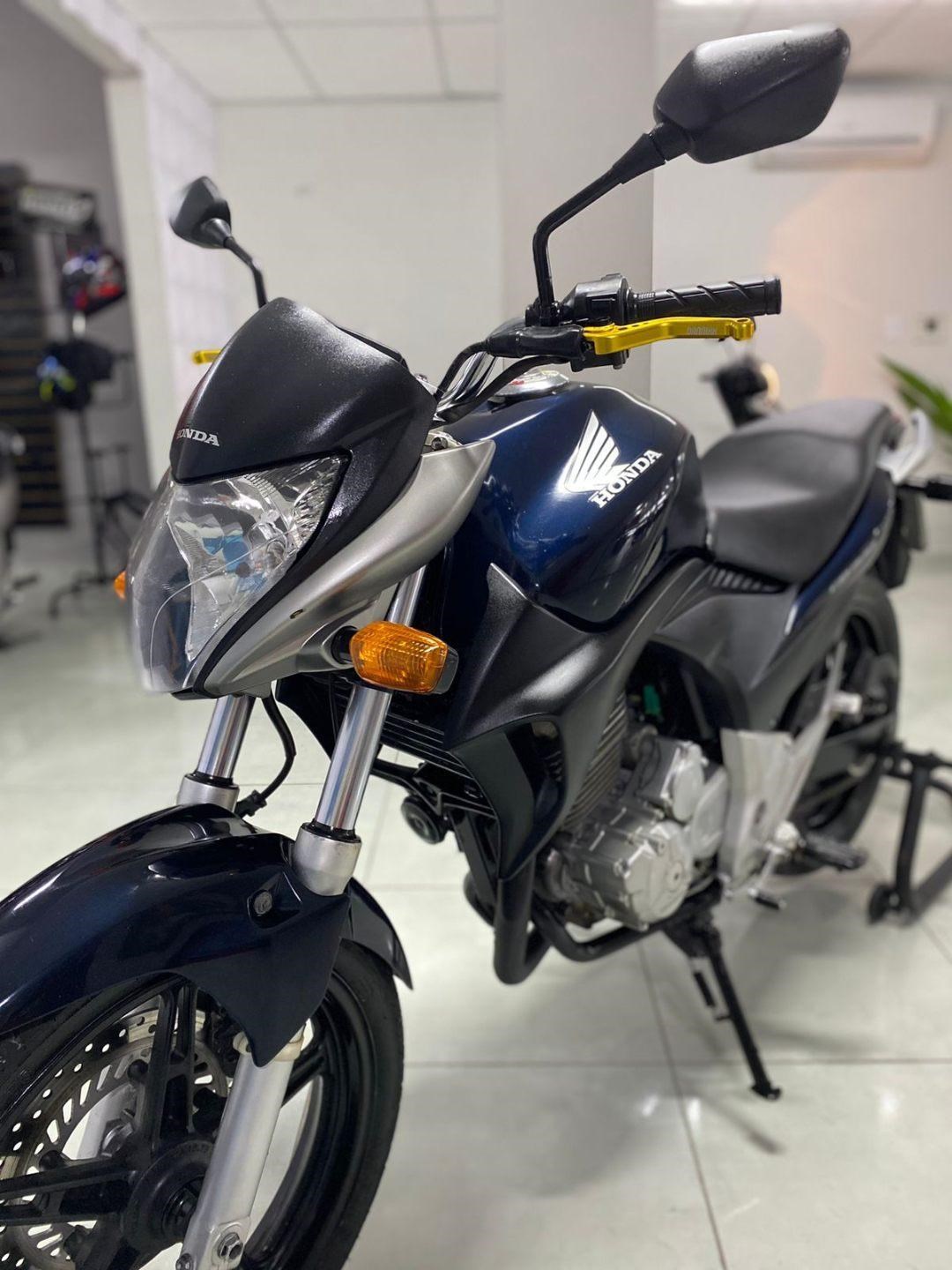 //www.autoline.com.br/moto/honda/cb-300-r-flexflexonec-abs-etagas-mec-basico/2012/jaragua-do-sul-sc/24739843