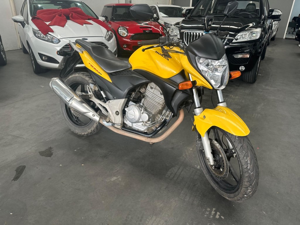 //www.autoline.com.br/moto/honda/cb-300-r-flexstd-etagas-mec-basico/2012/sao-jose-sc/24825701