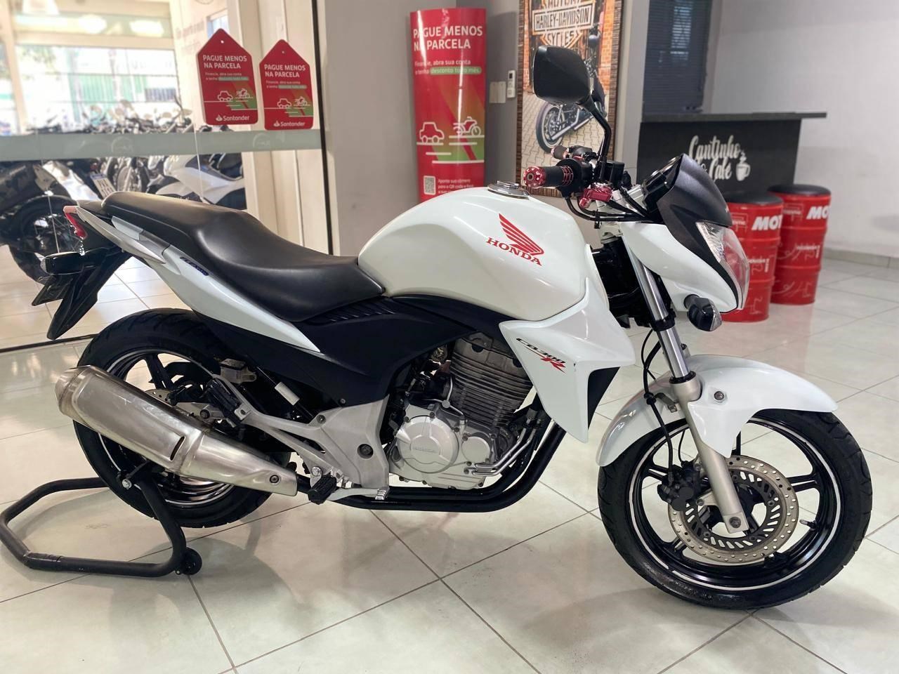 //www.autoline.com.br/moto/honda/cb-300-rflexone-flex-etagas-mec-basico/2014/jaragua-do-sul-sc/24432215