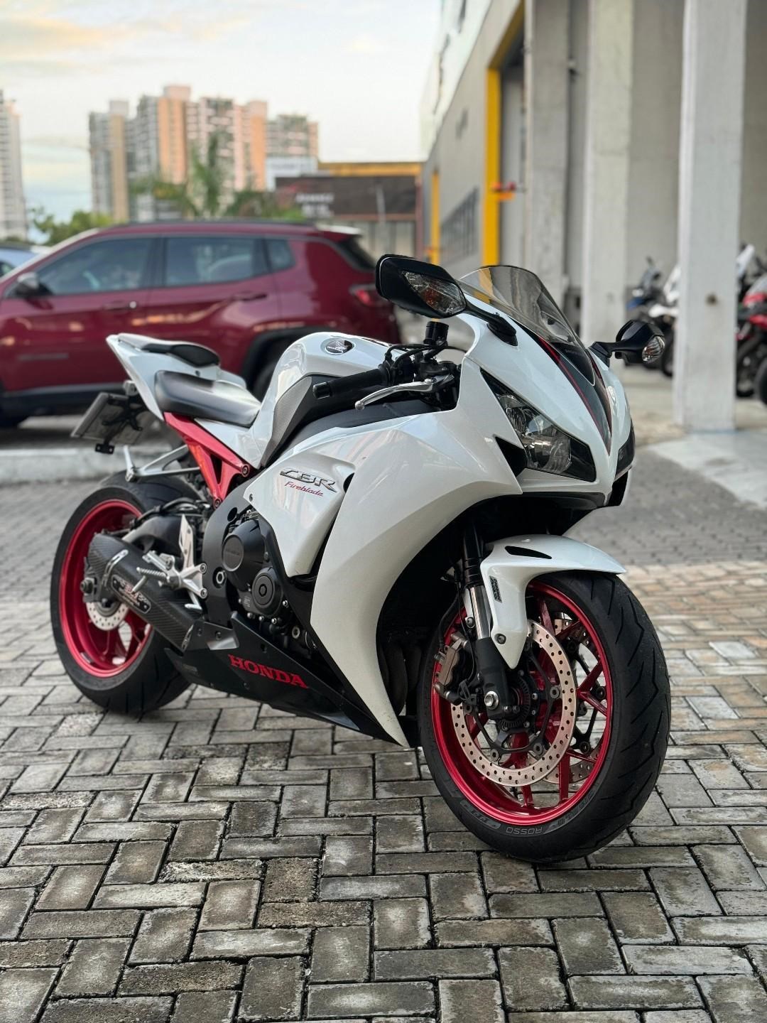 //www.autoline.com.br/moto/honda/cbr-1000-rr-firebladeabs-gas-mec-basico/2014/fortaleza-ce/24108489