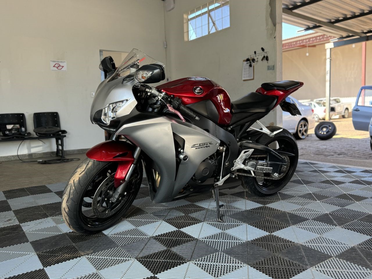 //www.autoline.com.br/moto/honda/cbr-1000-rr-firebladestd-gas-mec-basico/2008/gurupi-to/24402429