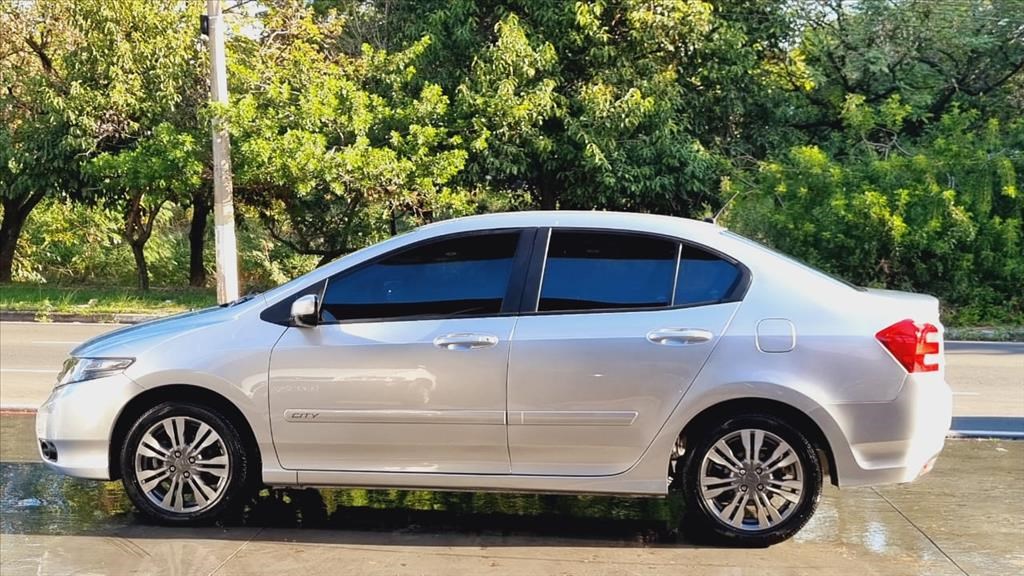 //www.autoline.com.br/carro/honda/city-15-lx-16v-flex-4p-automatico/2014/campinas-sp/24773874