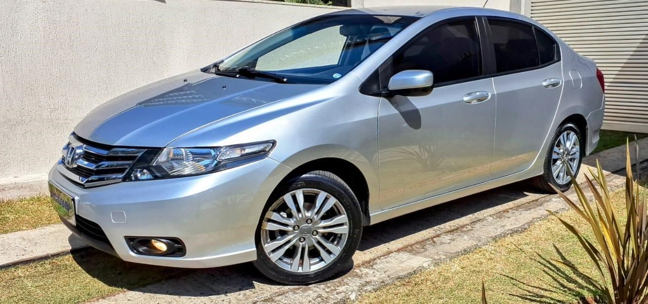 //www.autoline.com.br/carro/honda/city-15-lx-16v-flex-4p-automatico/2014/belo-horizonte-mg/24888310