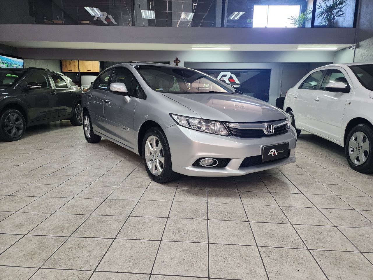 //www.autoline.com.br/carro/honda/civic-20-exr-16v-flex-4p-automatico/2014/jundiai-sp/24195556