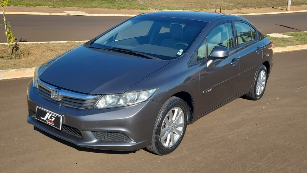 //www.autoline.com.br/carro/honda/civic-18-lxs-16v-flex-4p-manual/2014/jau-sp/24513096