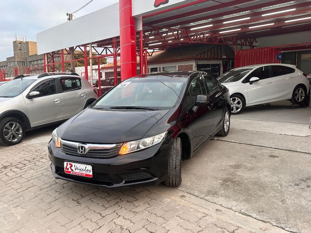 //www.autoline.com.br/carro/honda/civic-18-lxs-16v-flex-4p-automatico/2015/rio-grande-rs/24615562