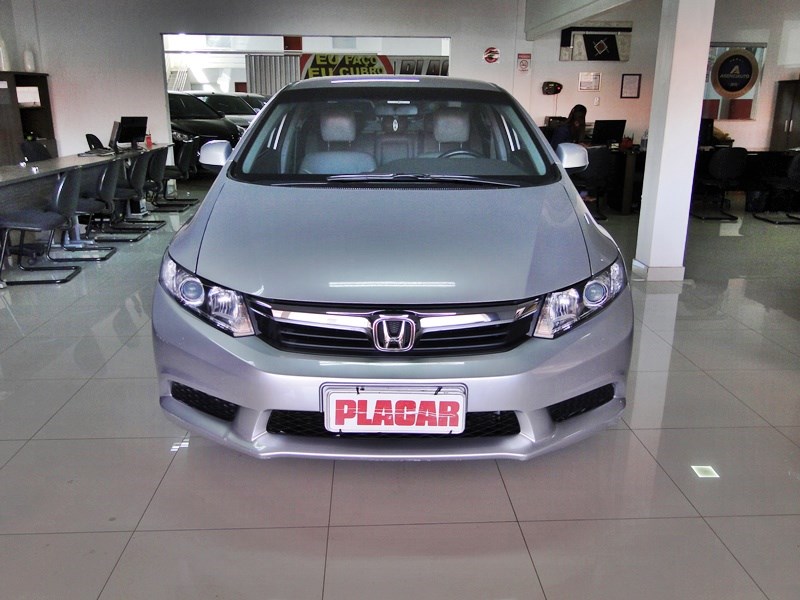 //www.autoline.com.br/carro/honda/civic-18-lxs-16v-flex-4p-automatico/2014/brasilia-df/24883389