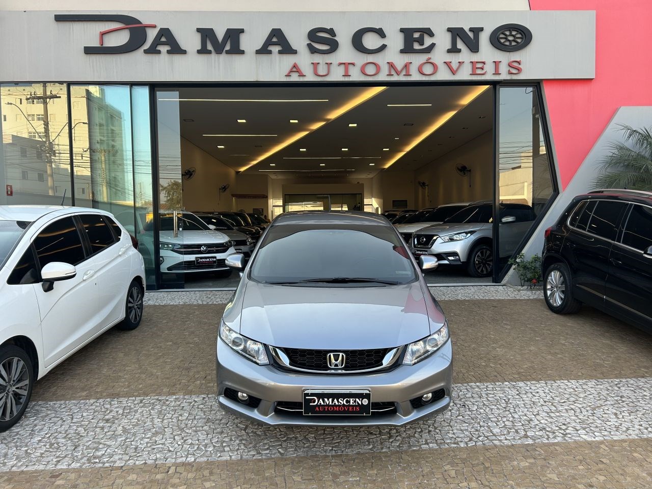 //www.autoline.com.br/carro/honda/civic-20-lxr-16v-flex-4p-automatico/2016/limeira-sp/24921337