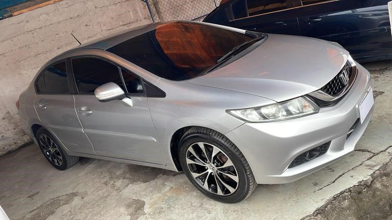 //www.autoline.com.br/carro/honda/civic-20-lxr-16v-flex-4p-automatico/2016/vila-velha-es/24993062