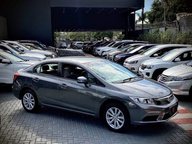 //www.autoline.com.br/carro/honda/civic-18-lxs-16v-flex-4p-automatico/2014/sorocaba-sp/25007355