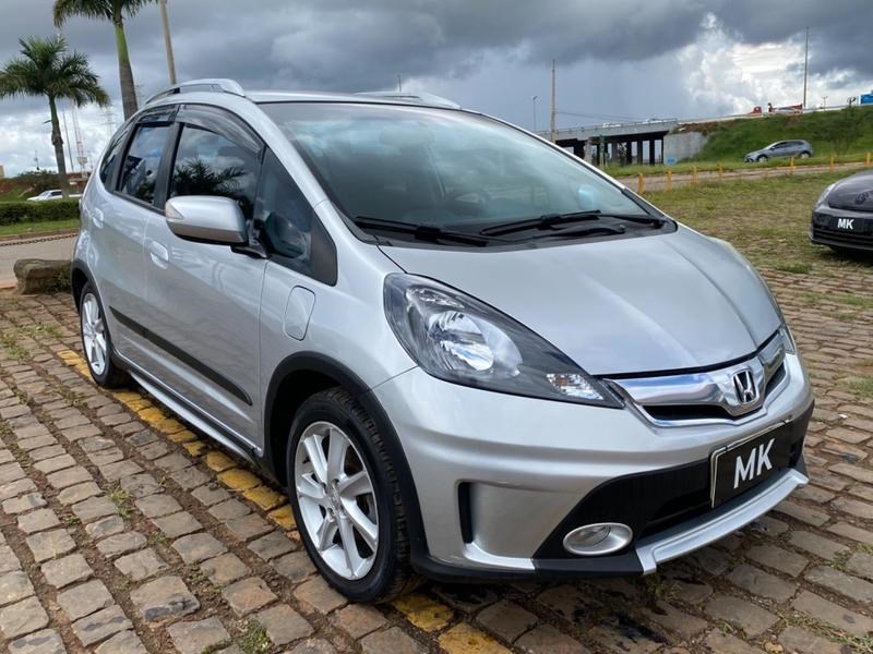 //www.autoline.com.br/carro/honda/fit-15-twist-16v-flex-4p-manual/2014/brasilia-df/23608704