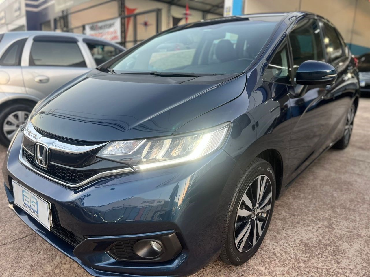 //www.autoline.com.br/carro/honda/fit-15-exl-16v-flex-4p-cvt/2020/campinas-sp/23746594
