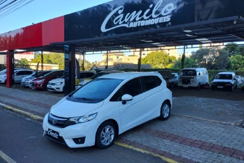 //www.autoline.com.br/carro/honda/fit-15-lx-16v-flex-4p-manual/2015/chapeco-sc/23930954