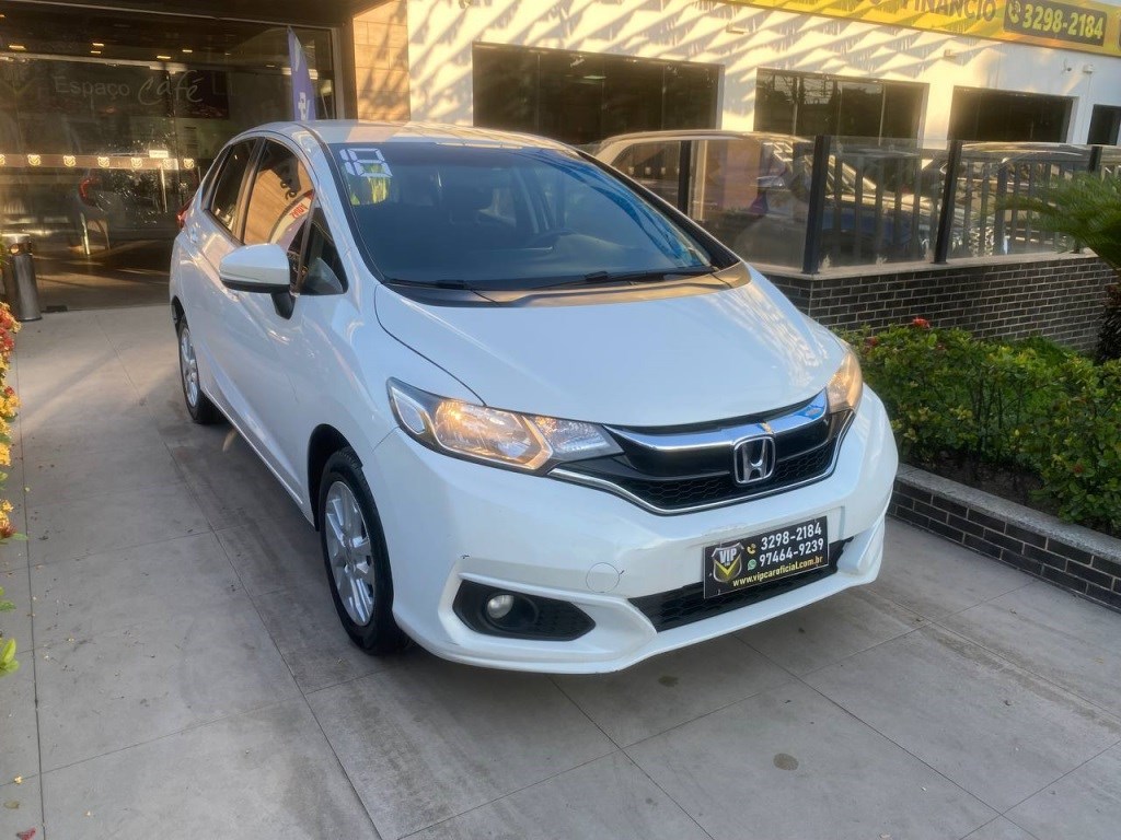 //www.autoline.com.br/carro/honda/fit-15-lx-16v-flex-4p-cvt/2018/rio-de-janeiro-rj/24208137