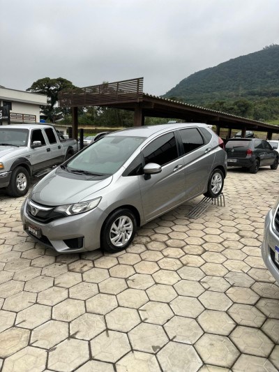 //www.autoline.com.br/carro/honda/fit-15-lx-16v-flex-4p-cvt/2015/osorio-rs/24342981
