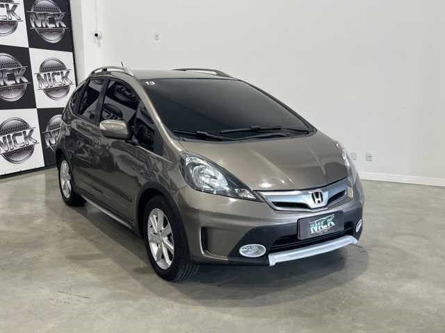 //www.autoline.com.br/carro/honda/fit-15-twist-16v-flex-4p-automatico/2013/joinville-sc/24399456