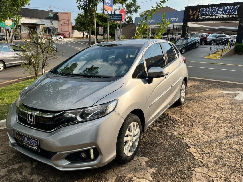 //www.autoline.com.br/carro/honda/fit-15-lx-16v-flex-4p-cvt/2020/campinas-sp/24611727