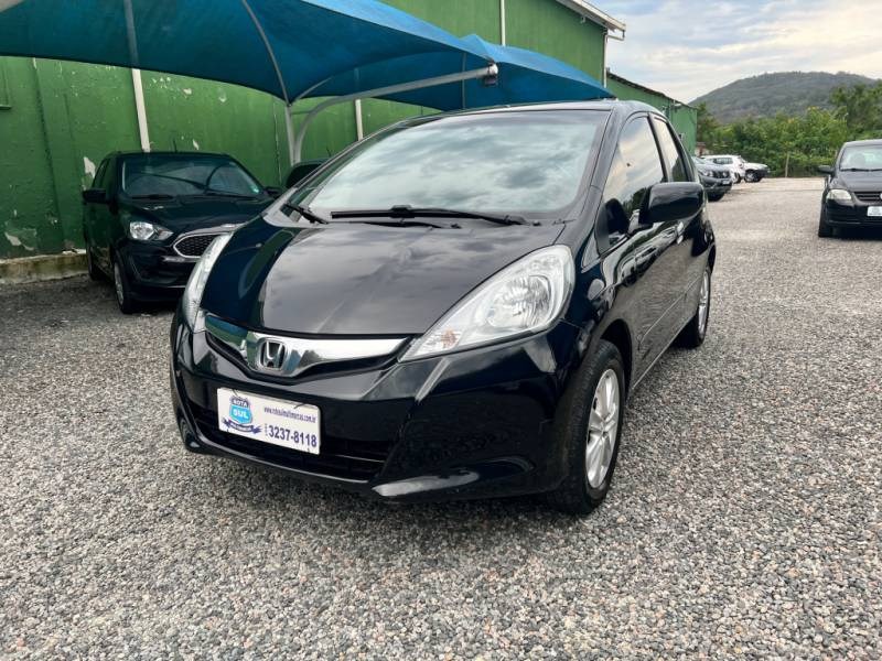//www.autoline.com.br/carro/honda/fit-14-lx-16v-flex-4p-automatico/2013/florianopolis-sc/24670340