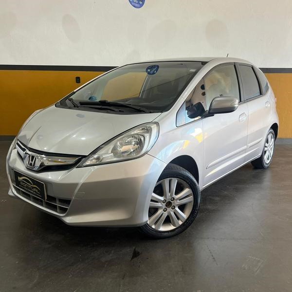//www.autoline.com.br/carro/honda/fit-15-ex-16v-flex-4p-manual/2014/brasilia-df/24699502