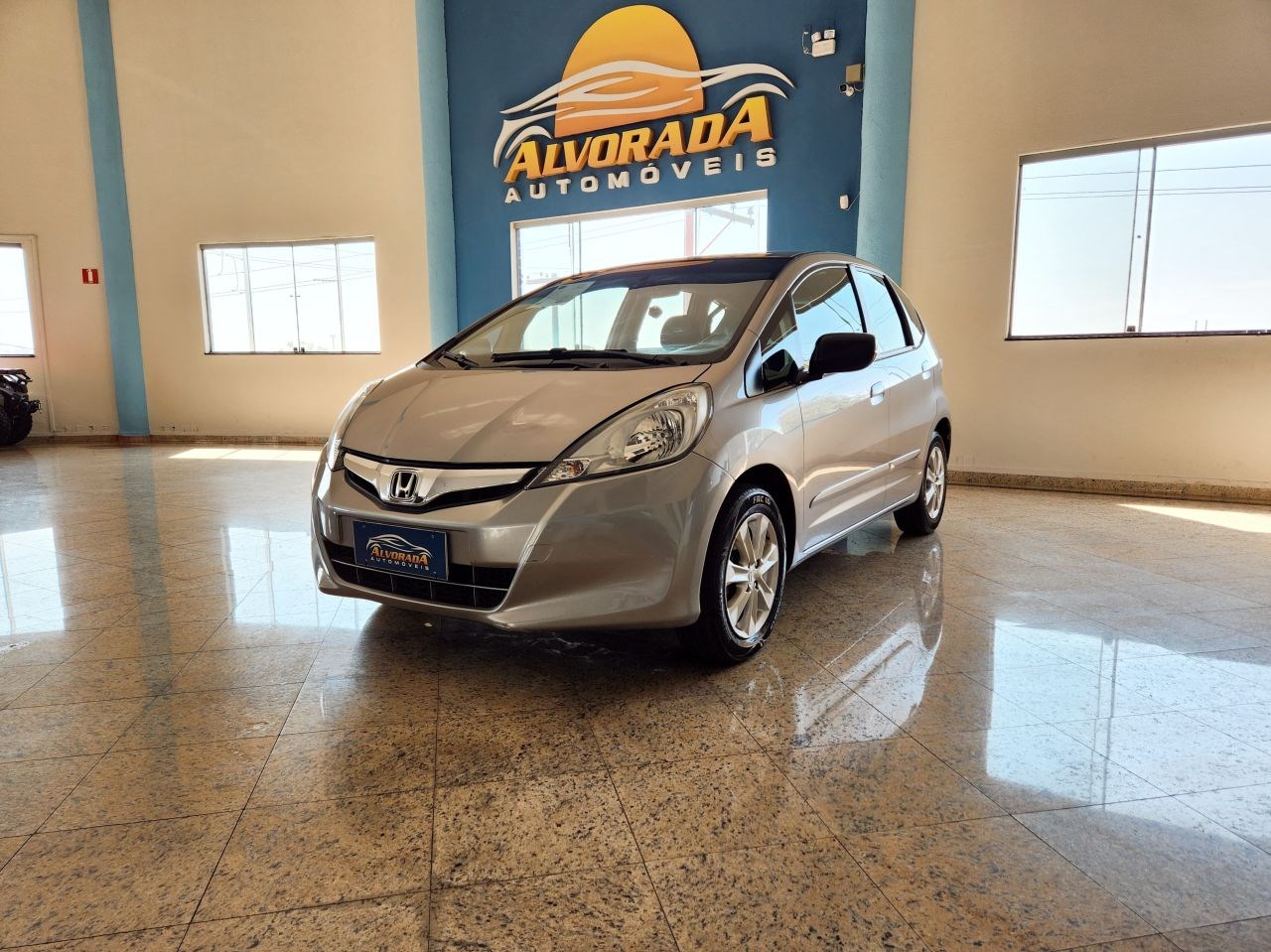//www.autoline.com.br/carro/honda/fit-14-lx-16v-flex-4p-automatico/2014/nova-odessa-sp/24869227