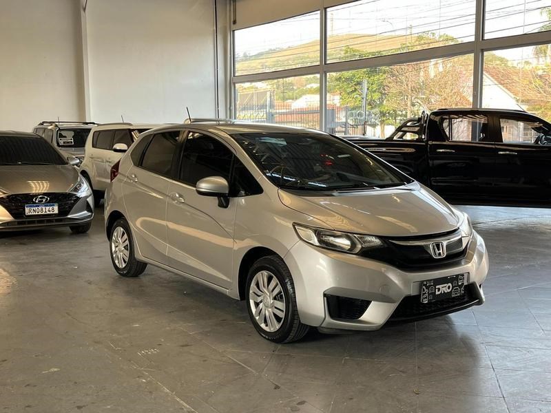//www.autoline.com.br/carro/honda/fit-15-ex-16v-flex-4p-cvt/2015/porto-alegre-rs/24911361
