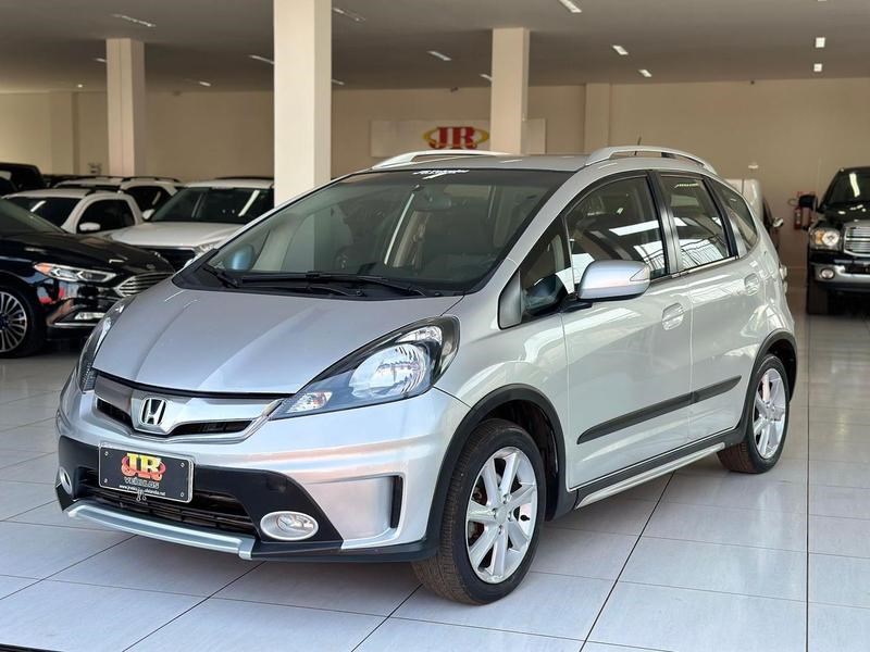 //www.autoline.com.br/carro/honda/fit-15-twist-16v-flex-4p-automatico/2013/cafelandia-pr/24912407