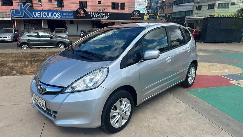 //www.autoline.com.br/carro/honda/fit-15-ex-16v-flex-4p-automatico/2013/brasilia-df/24919769