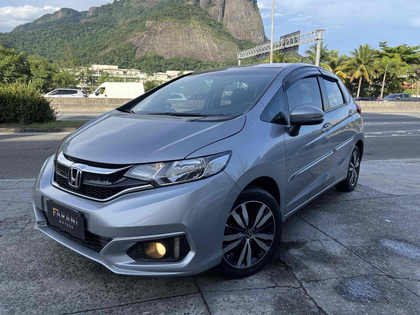 //www.autoline.com.br/carro/honda/fit-15-lx-16v-flex-4p-cvt/2018/rio-de-janeiro-rj/24984290