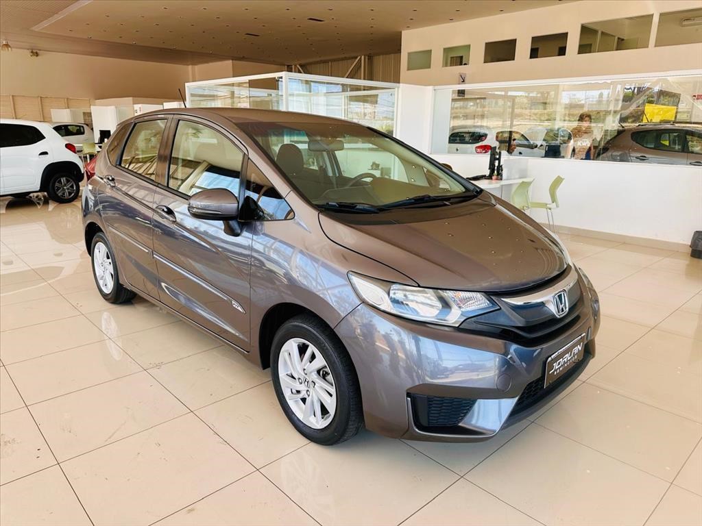 //www.autoline.com.br/carro/honda/fit-15-lx-16v-flex-4p-cvt/2017/brasilia-df/25022264