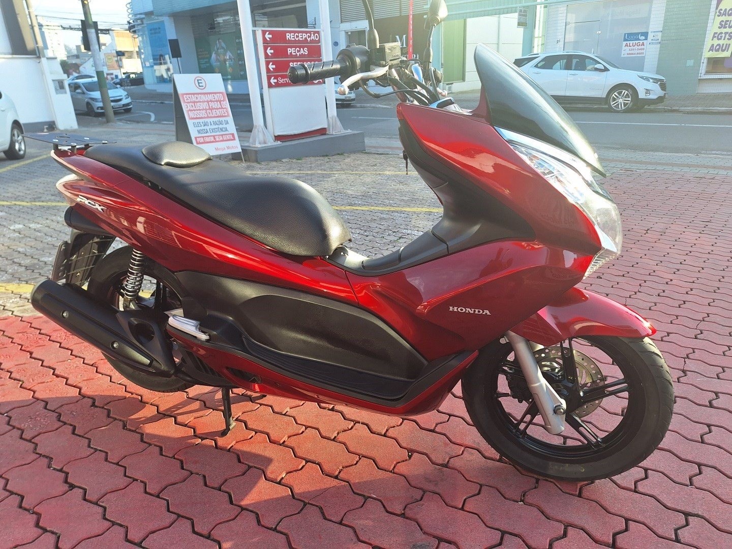 //www.autoline.com.br/moto/honda/pcx-150-gas-aut-basico/2014/brusque-sc/25028591