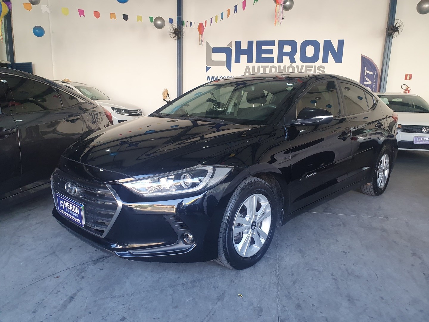//www.autoline.com.br/carro/hyundai/elantra-20-gls-16v-flex-4p-automatico/2018/betim-mg/24788164