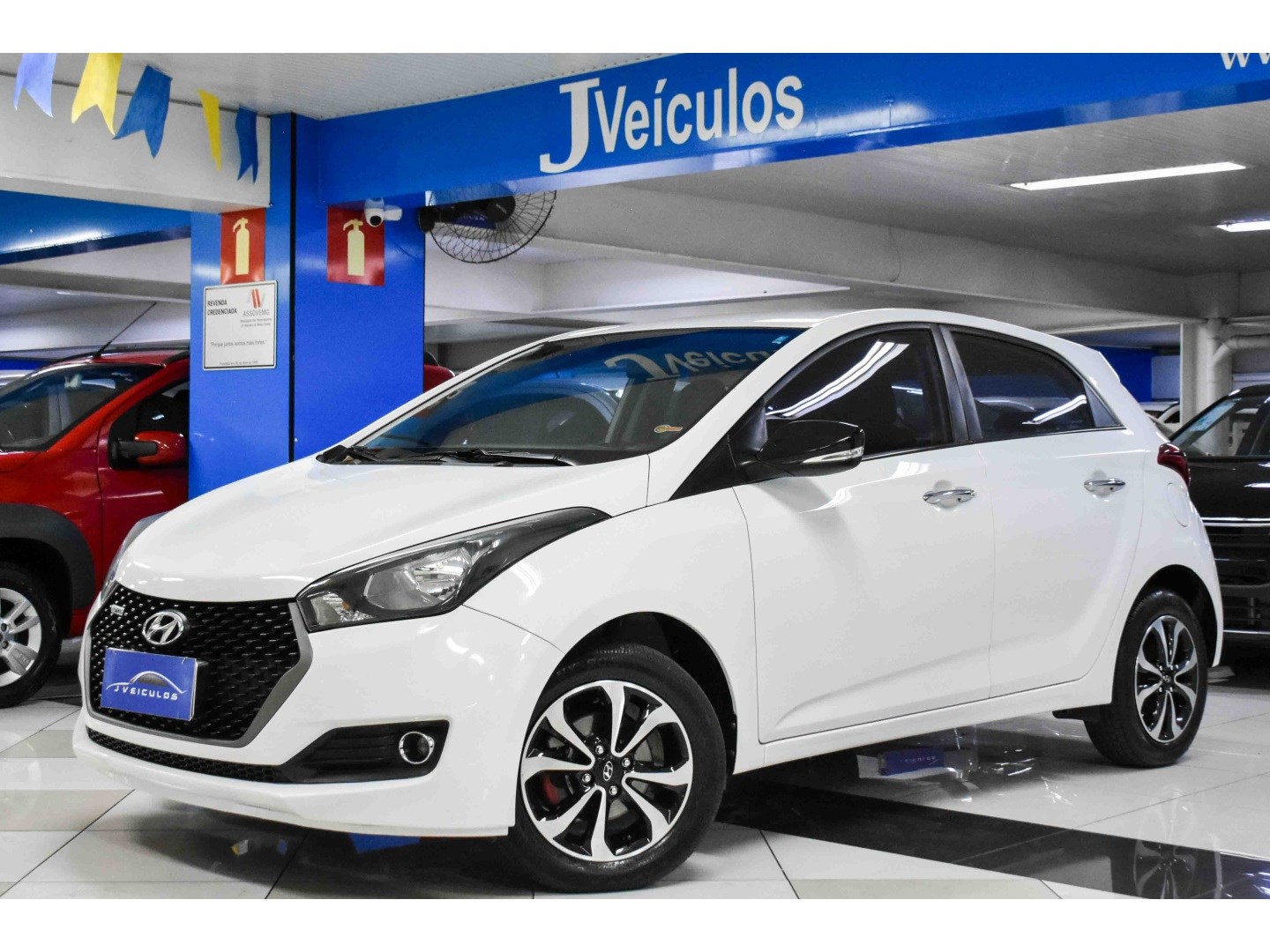 //www.autoline.com.br/carro/hyundai/hb20-16-r-spec-16v-flex-4p-automatico/2016/belo-horizonte-mg/24355094